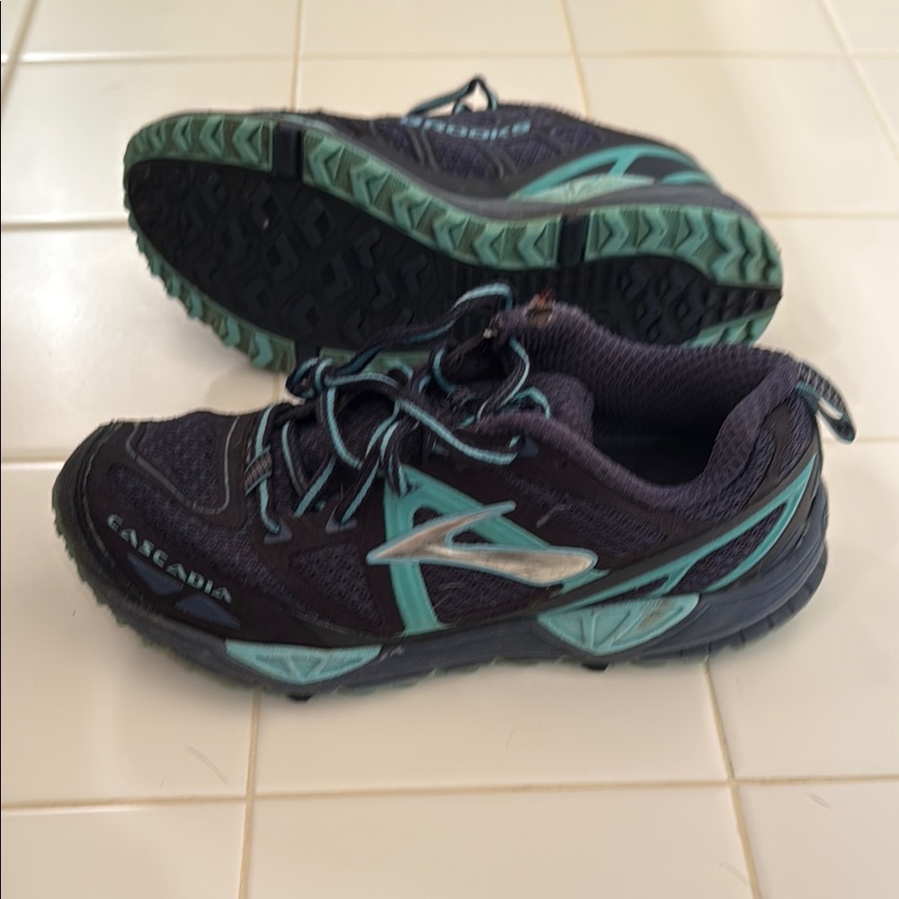 Brooks Cascadia 9 Women's Trail Running Shoes - Black and Teal